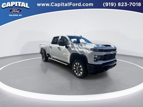 Used 2024 Chevrolet Silverado 2500 Custom w/ Custom Value Package image 2