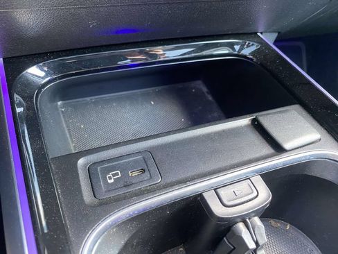 Used 2022 Mercedes-Benz GLB 250 w/ Premium Package Lite image 26