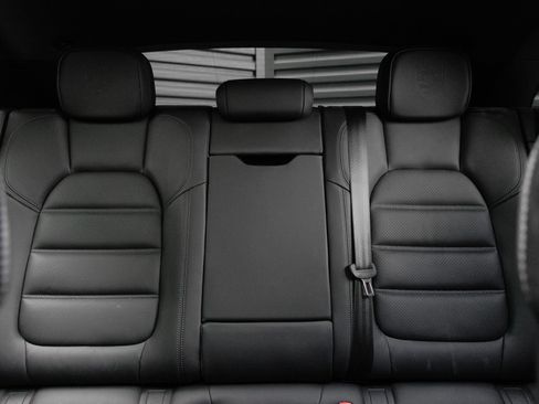 Certified 2026 Porsche Macan AWD/4WD image 24