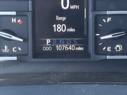 Used 2019 Toyota Tundra SR5 w/ SR5 Convenience Package RWD image 31