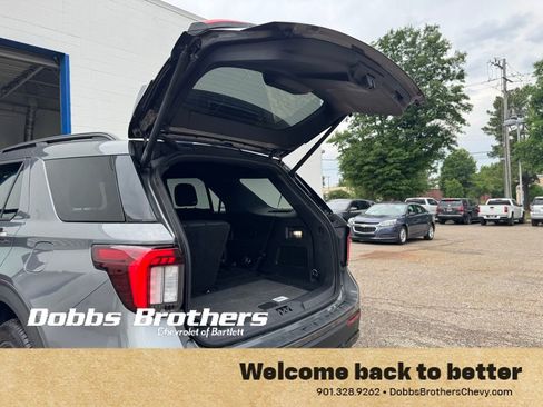 Used 2025 Ford Explorer ST-Line w/ ST-Line Street Pack AWD/4WD image 32