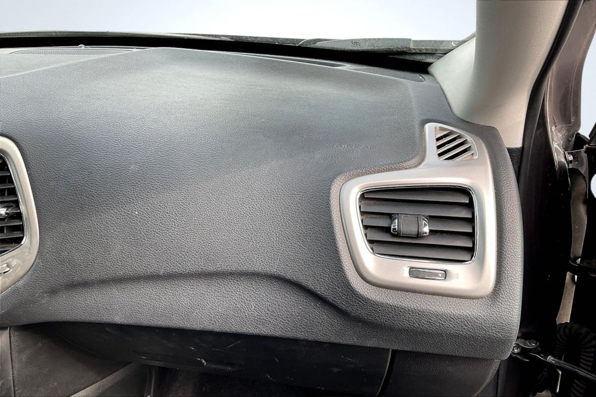 Used 2019 Jeep Compass Latitude w/ Popular Equipment Group FWD image 17