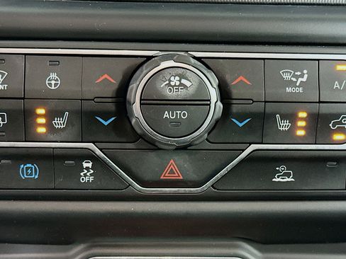 Used 2022 Jeep Wrangler Sahara w/ Cold Weather Group image 26