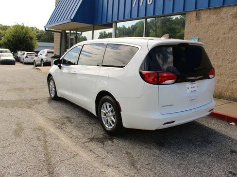 Used 2023 Chrysler Voyager LX FWD image 4