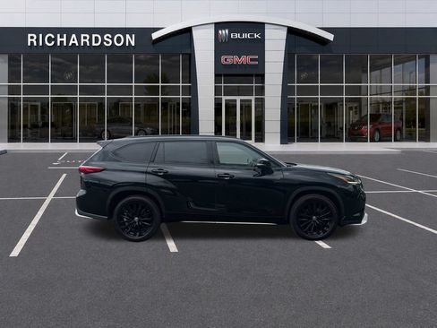 Used 2023 Toyota Highlander XSE AWD/4WD image 9