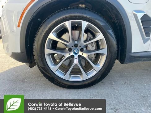 Used 2025 BMW X5 xDrive50e AWD/4WD image 27