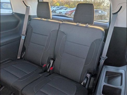 Used 2022 GMC Acadia SLE image 18