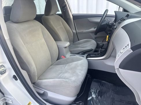 Used 2013 Toyota Corolla L image 11