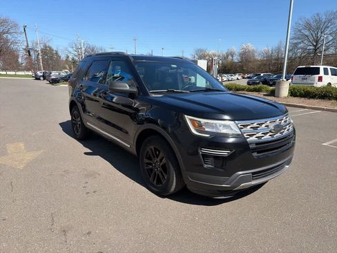 Used 2018 Ford Explorer XLT image 17