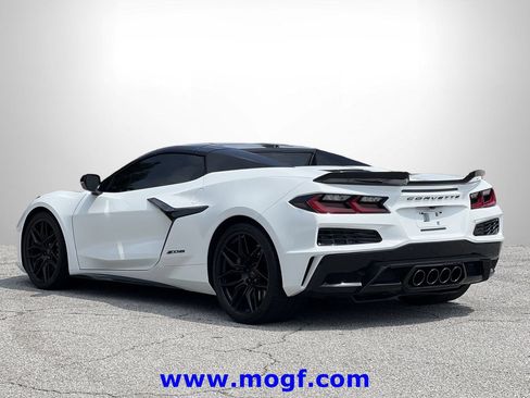 Used 2025 Chevrolet Corvette Z06 RWD image 2