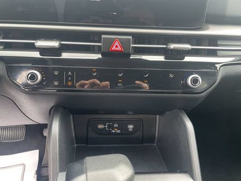 Used 2026 Kia Sportage LX FWD image 25