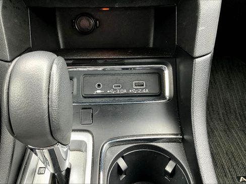 Used 2025 Subaru Ascent Premium AWD/4WD image 18