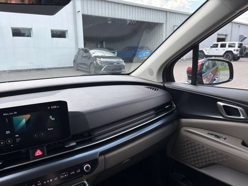 Used 2026 Kia Carnival FWD image 38