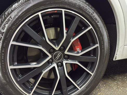 Used 2023 Audi SQ5 Prestige image 9