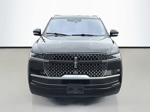 Used 2025 Lincoln Navigator Reserve image 2