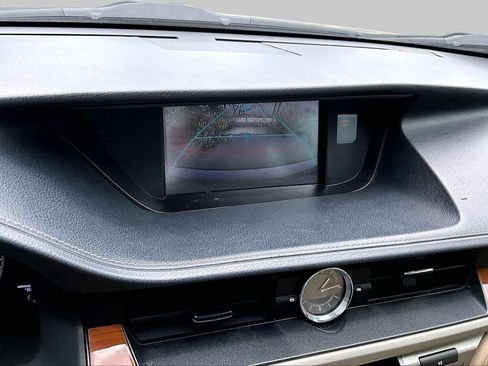 Used 2014 Lexus ES 300h w/ Luxury Package w/Bamboo Trim FWD image 26