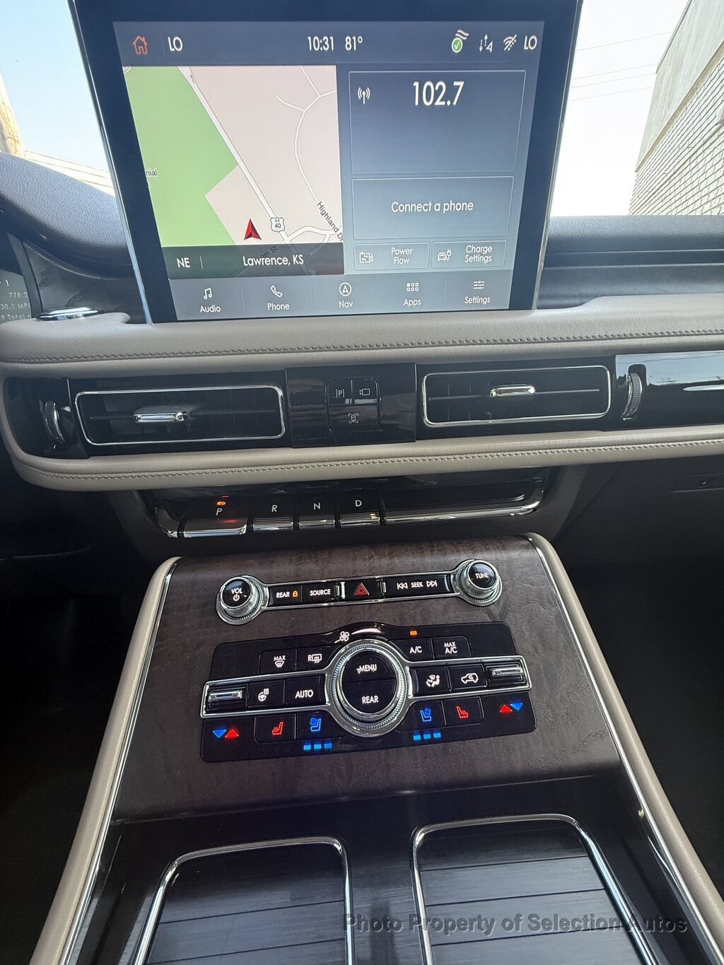 Used 2022 Lincoln Aviator Grand Touring w/ Equipment Group 301A AWD/4WD image 30