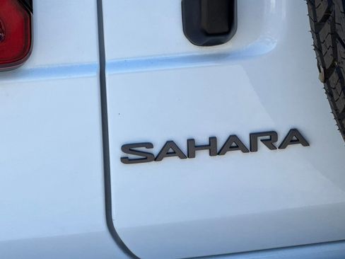 Used 2025 Jeep Wrangler Unlimited Sahara AWD/4WD image 28