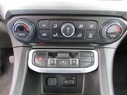 Used 2023 GMC Acadia SLT image 28