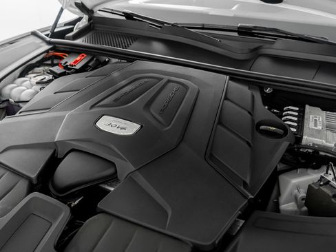 Used 2023 Porsche Cayenne Platinum Edition image 66