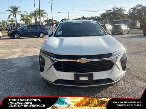 Used 2025 Chevrolet Trax LT w/ LT Convenience Package FWD image 7