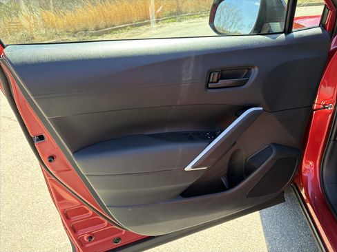 Used 2025 Toyota Corolla Cross AWD Hybrid w/ Moonroof Package image 10