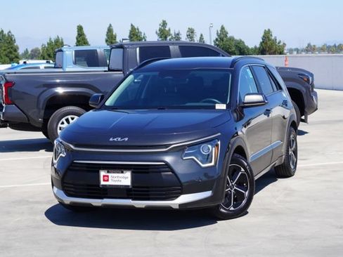 Used 2025 Kia Niro EX FWD image 5