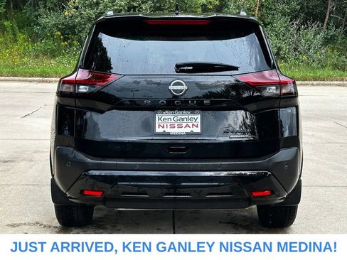 Certified 2023 Nissan Rogue SV w/ SV Premium B Package AWD/4WD image 4
