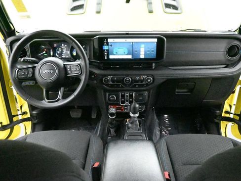 Used 2024 Jeep Wrangler Unlimited Rubicon 4xe AWD/4WD image 22