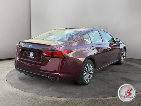 Used 2024 Nissan Altima 2.5 SV FWD image 7