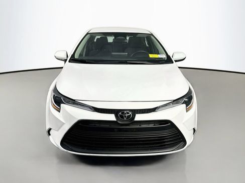 Used 2023 Toyota Corolla LE FWD image 2