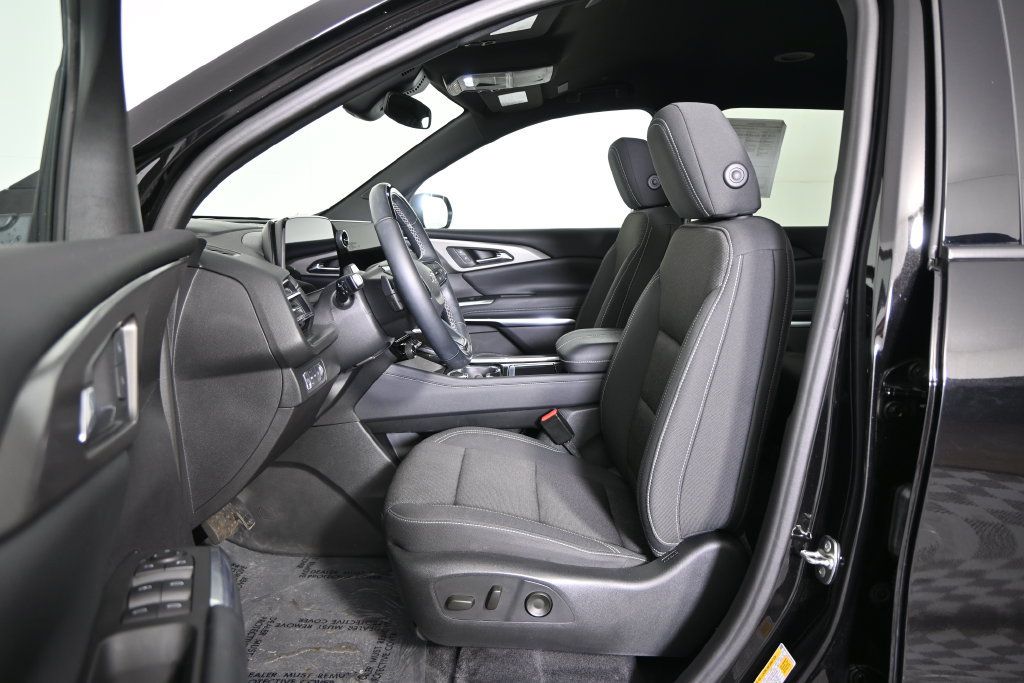 Used 2024 Chevrolet Traverse LT w/ Enhanced Driving Package AWD/4WD image 21