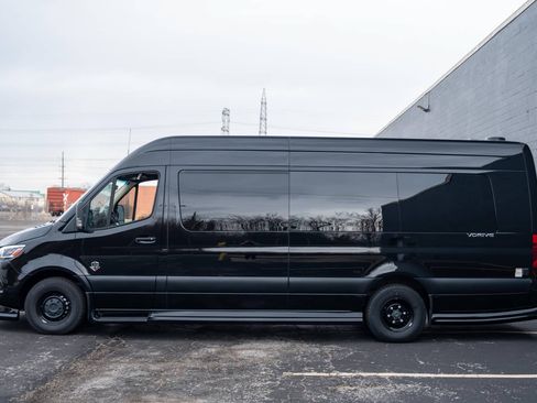 Used 2024 Mercedes-Benz Sprinter 3500 image 18