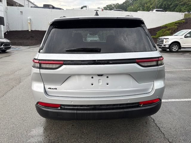 Used 2023 Jeep Grand Cherokee Altitude AWD/4WD image 4