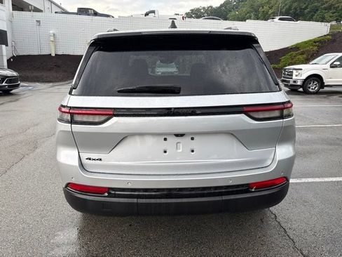 Used 2023 Jeep Grand Cherokee Altitude AWD/4WD image 4