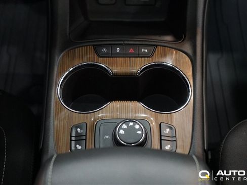 Used 2023 GMC Acadia SLE w/ Infotainment Package AWD/4WD image 19