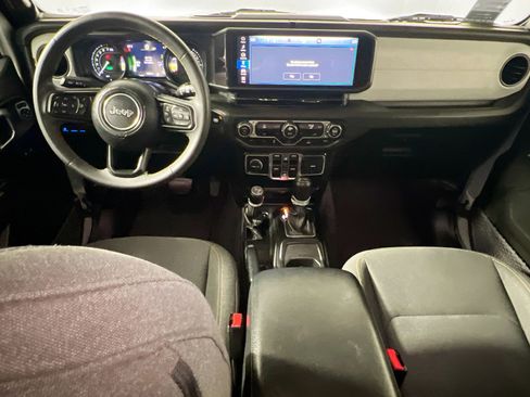 Used 2024 Jeep Wrangler Unlimited image 30