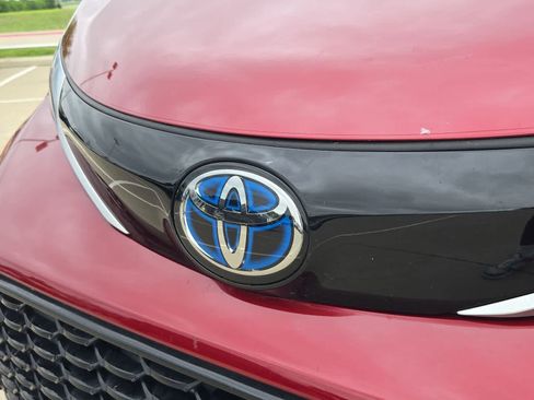 Used 2022 Toyota Sienna XSE w/ XSE Plus Package FWD image 11