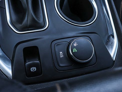 Used 2021 Chevrolet Traverse LT image 27