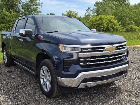 Used 2022 Chevrolet Silverado 1500 LTZ w/ LTZ Premium Package AWD/4WD image 2