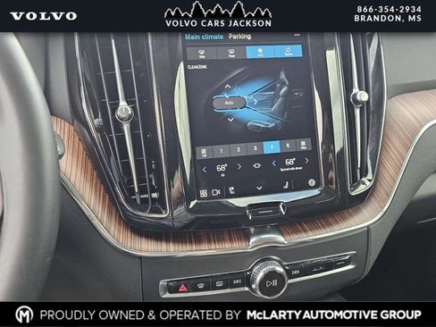 Used 2024 Volvo XC60 B5 Plus image 10