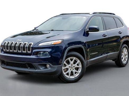 Used 2015 Jeep Cherokee Latitude w/ Cold Weather Group AWD/4WD image 4