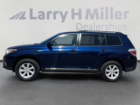 Used 2013 Toyota Highlander Plus AWD/4WD image 2
