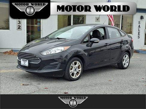Used 2015 Ford Fiesta SE image 1