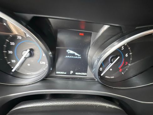 Used 2017 Jaguar F-PACE Prestige image 12