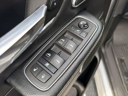 Used 2022 RAM 1500 Laramie AWD/4WD image 34