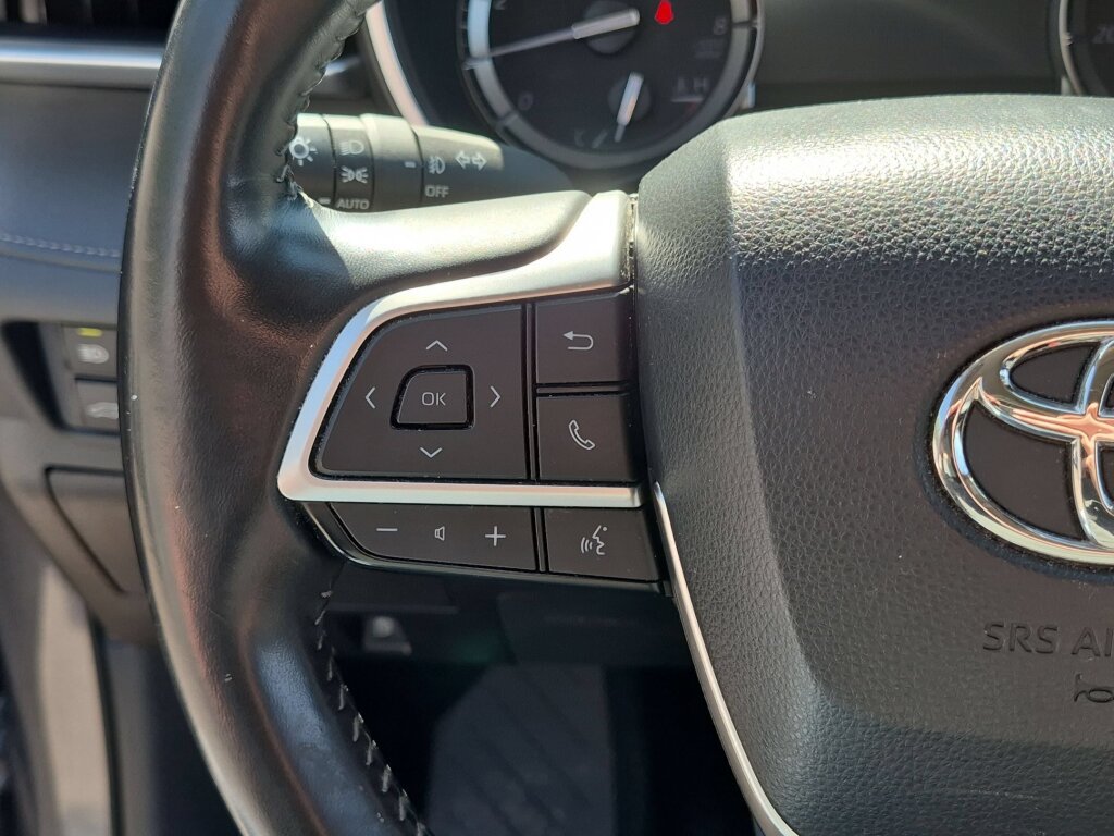 Certified 2022 Toyota Highlander XLE AWD/4WD image 19