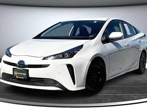 Used 2022 Toyota Prius L Eco image 3