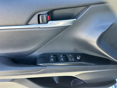 Used 2018 Toyota Camry SE image 9