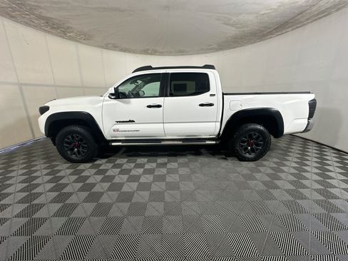Used 2020 Toyota Tacoma SR5 RWD image 6